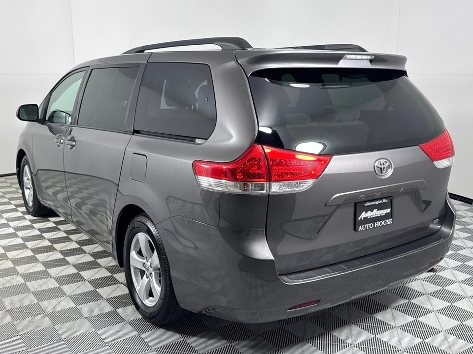 2014 Toyota Sienna 3rd Gen - Image 5 of 12