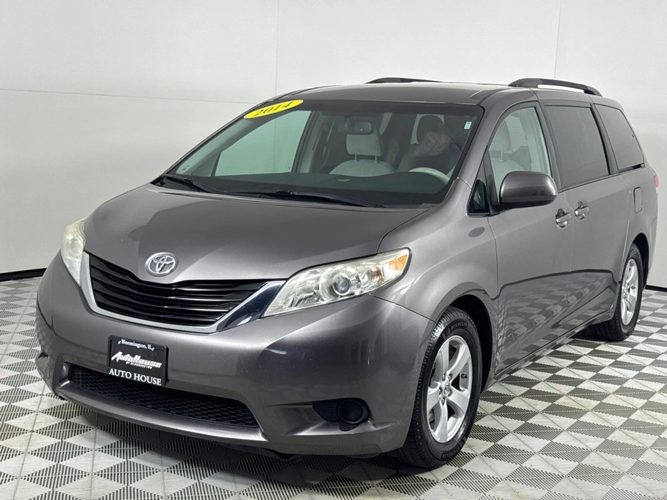 2014 Toyota Sienna 3rd Gen - Image 8 of 12