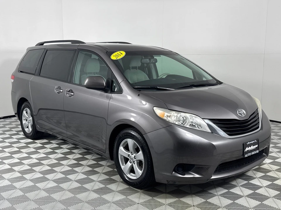 2014 Toyota Sienna 3rd Gen - Image 3 of 12