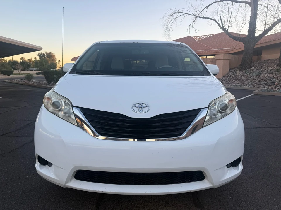 2014 Toyota Sienna 3rd Gen - Image 8 of 21