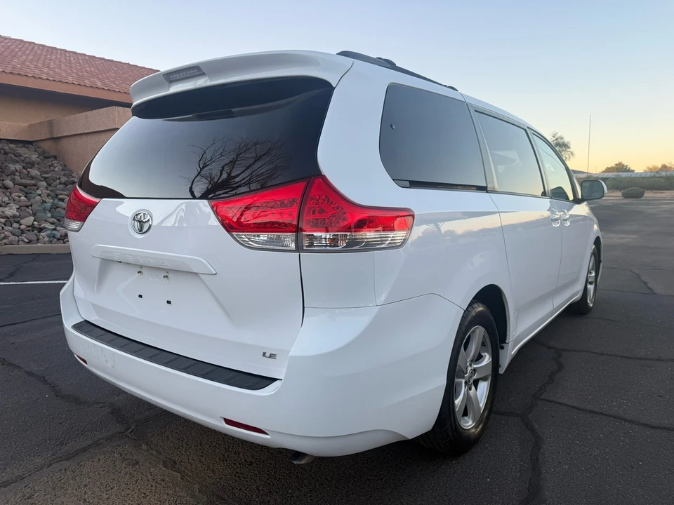 2014 Toyota Sienna 3rd Gen - Image 3 of 21