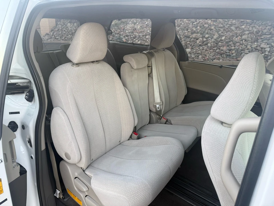2014 Toyota Sienna 3rd Gen - Image 16 of 21