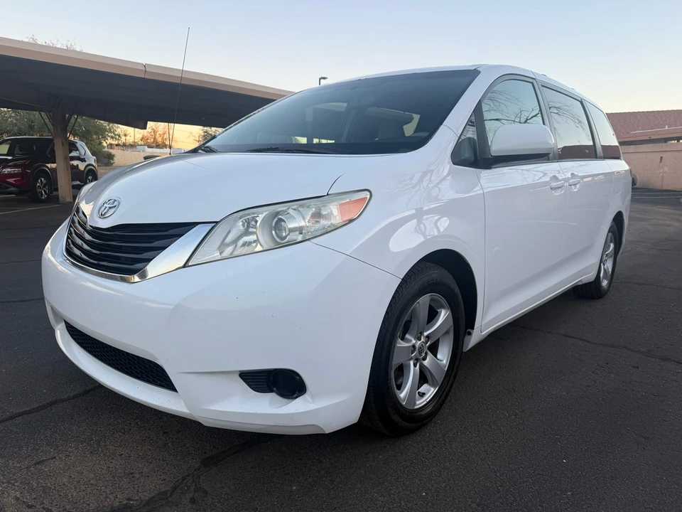 2014 Toyota Sienna 3rd Gen - Image 7 of 21