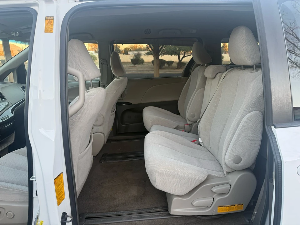 2014 Toyota Sienna 3rd Gen - Image 12 of 21