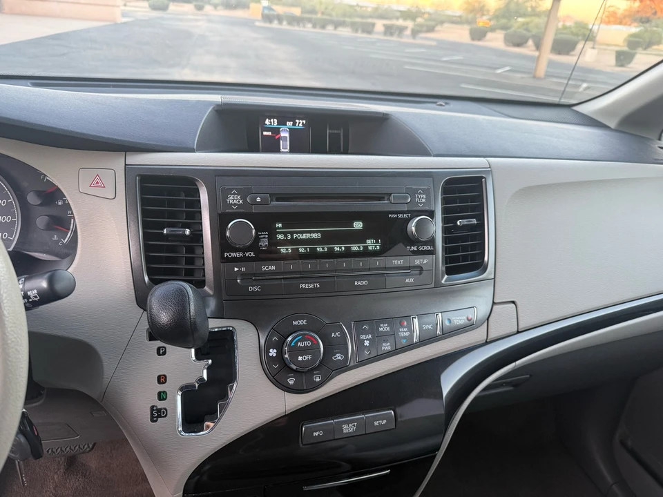 2014 Toyota Sienna 3rd Gen - Image 21 of 21