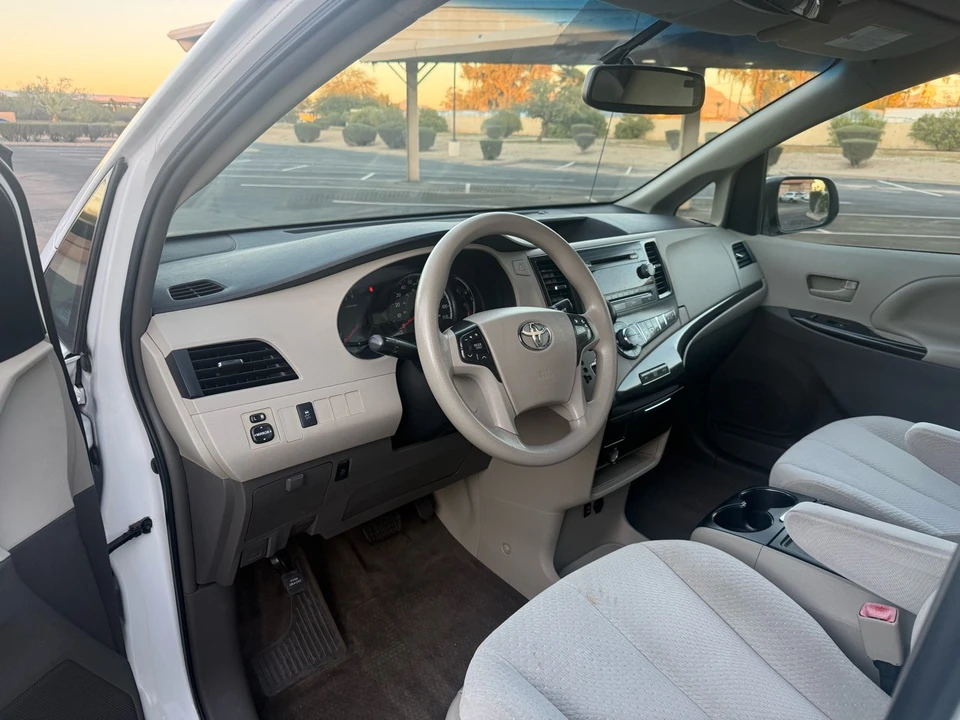 2014 Toyota Sienna 3rd Gen - Image 10 of 21