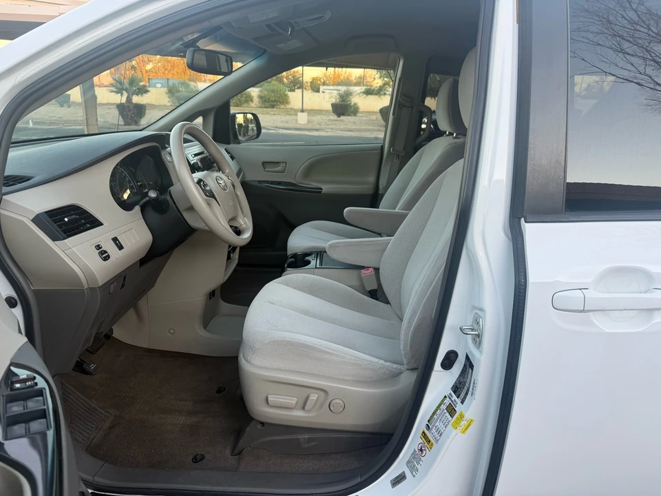 2014 Toyota Sienna 3rd Gen - Image 9 of 21
