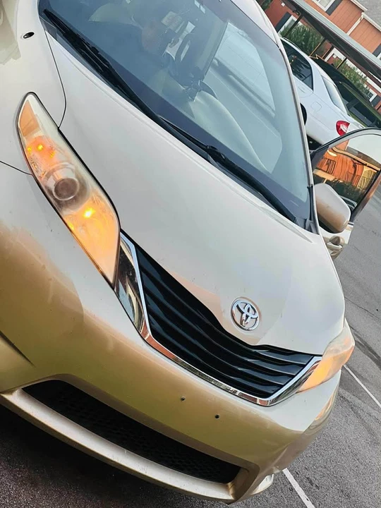 2014 Toyota Sienna 3rd Gen - Image 6 of 9