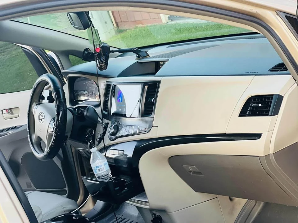 2014 Toyota Sienna 3rd Gen - Image 8 of 9