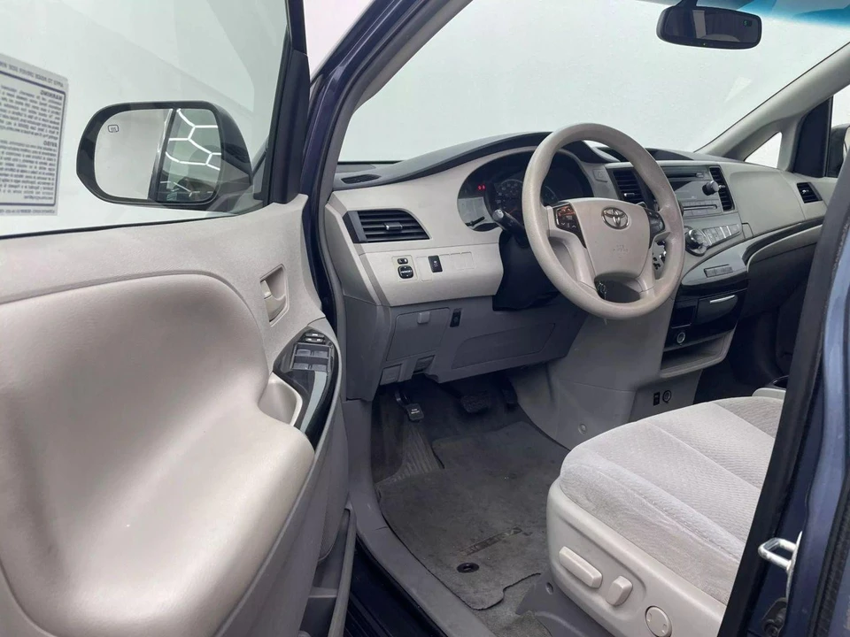 2014 Toyota Sienna 3rd Gen - Image 10 of 21