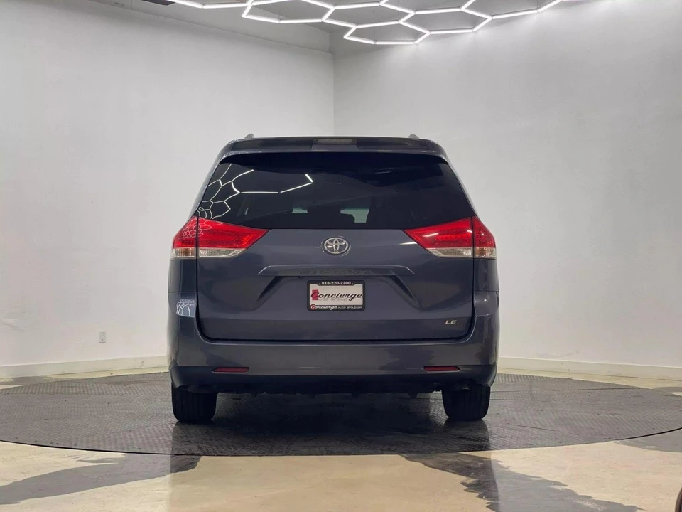 2014 Toyota Sienna 3rd Gen - Image 5 of 21