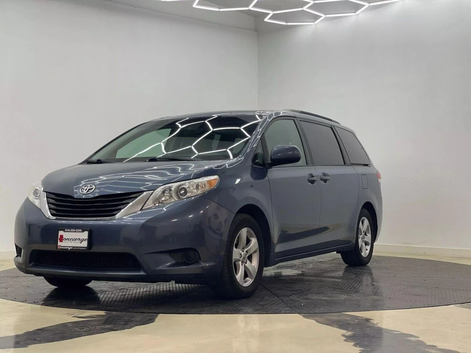 2014 Toyota Sienna 3rd Gen - Image 8 of 21