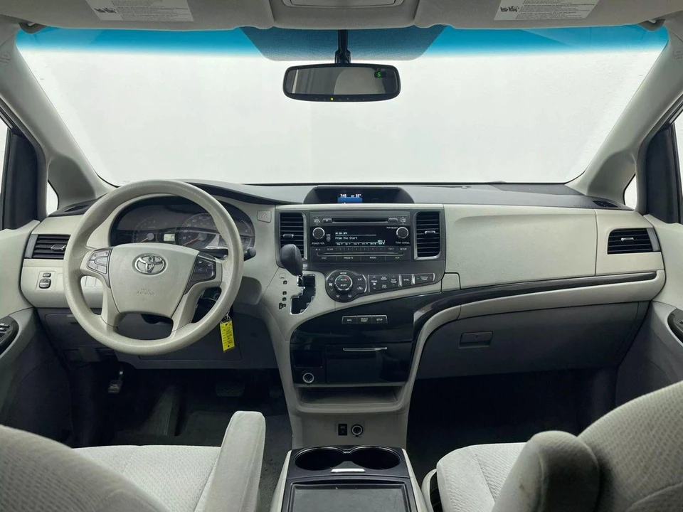 2014 Toyota Sienna 3rd Gen - Image 17 of 21