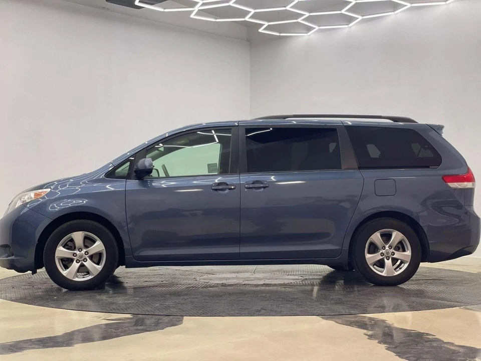 2014 Toyota Sienna 3rd Gen - Image 7 of 21