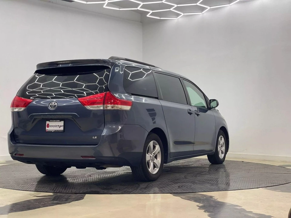 2014 Toyota Sienna 3rd Gen - Image 4 of 21