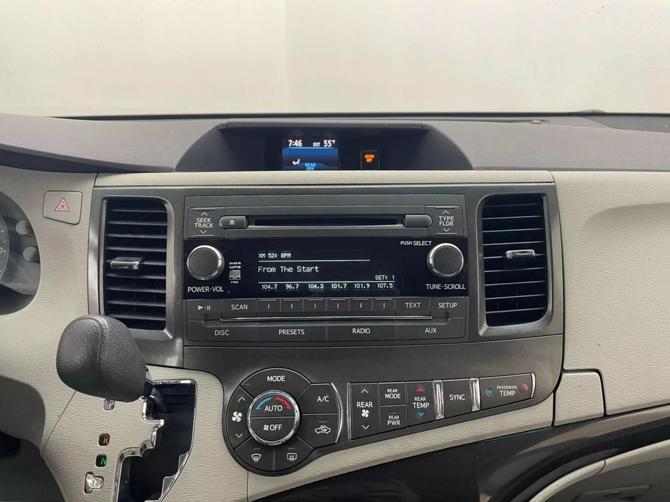 2014 Toyota Sienna 3rd Gen - Image 15 of 21