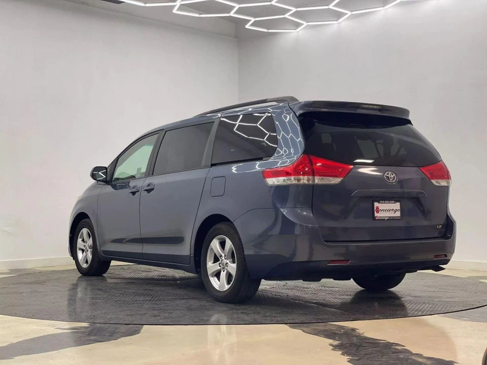 2014 Toyota Sienna 3rd Gen - Image 6 of 21