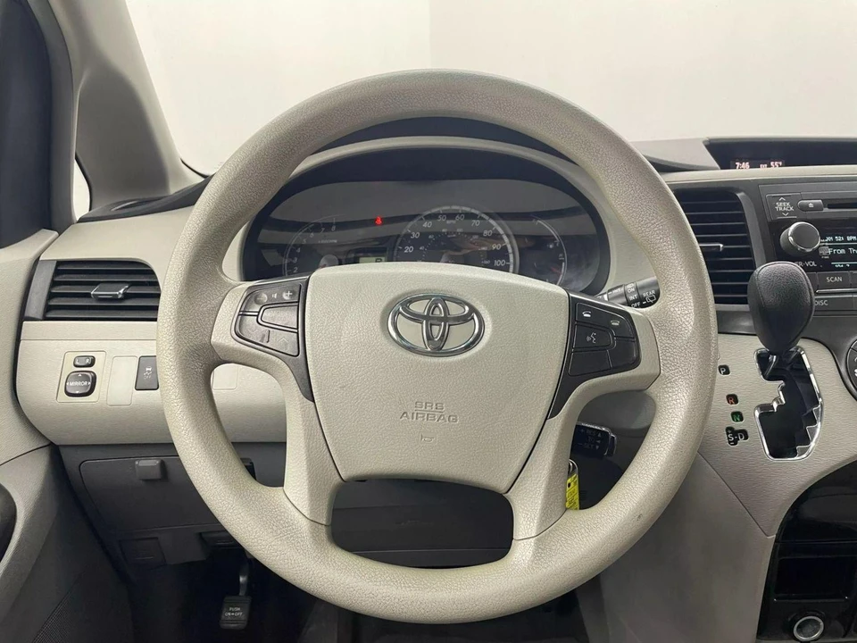 2014 Toyota Sienna 3rd Gen - Image 16 of 21
