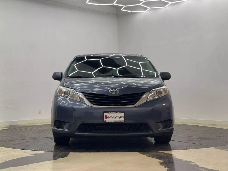 2014 Toyota Sienna 3rd Gen - Image 9 of 21