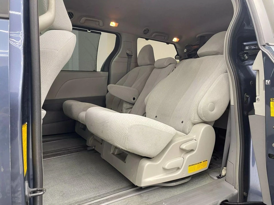 2014 Toyota Sienna 3rd Gen - Image 13 of 21