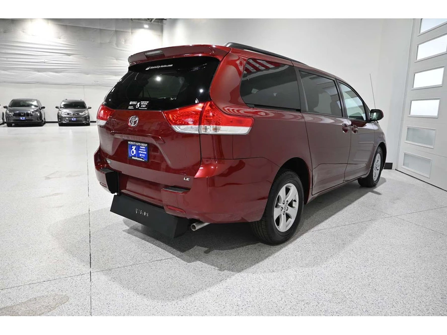 2014 Toyota Sienna 3rd Gen - Image 6 of 12