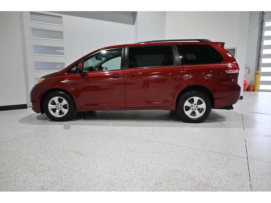 2014 Toyota Sienna 3rd Gen - Image 9 of 12