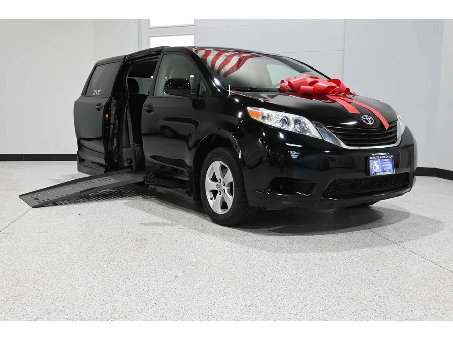 2014 Toyota Sienna 3rd Gen - Image 2 of 12