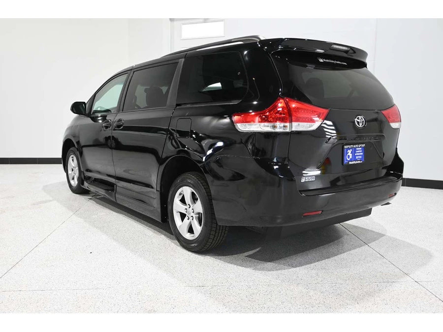 2014 Toyota Sienna 3rd Gen - Image 8 of 12