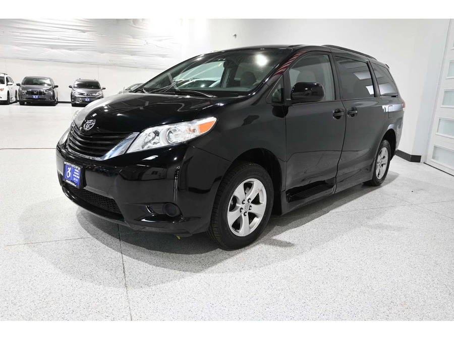 2014 Toyota Sienna 3rd Gen - Image 10 of 12