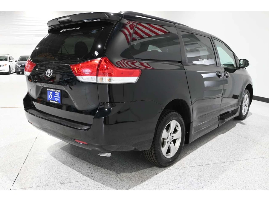 2014 Toyota Sienna 3rd Gen - Image 6 of 12