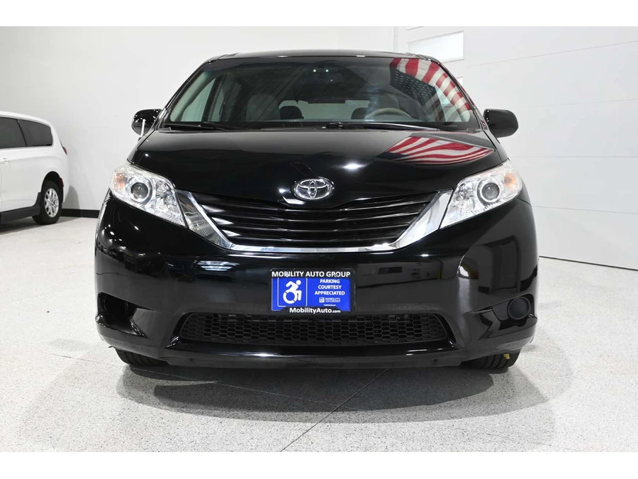 2014 Toyota Sienna 3rd Gen - Image 4 of 12