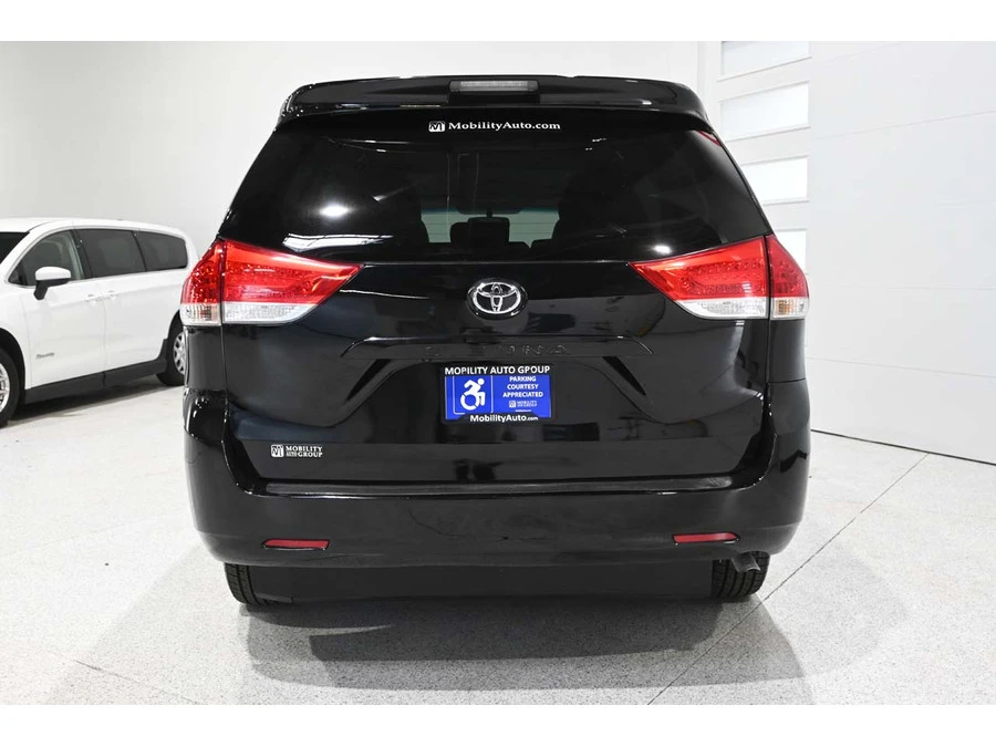 2014 Toyota Sienna 3rd Gen - Image 7 of 12