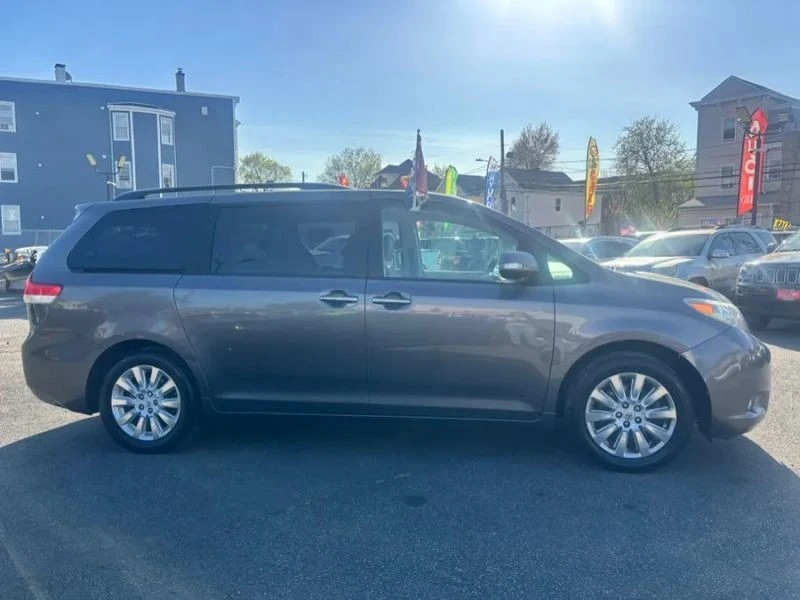 2014 Toyota Sienna 3rd Gen - Image 6 of 12