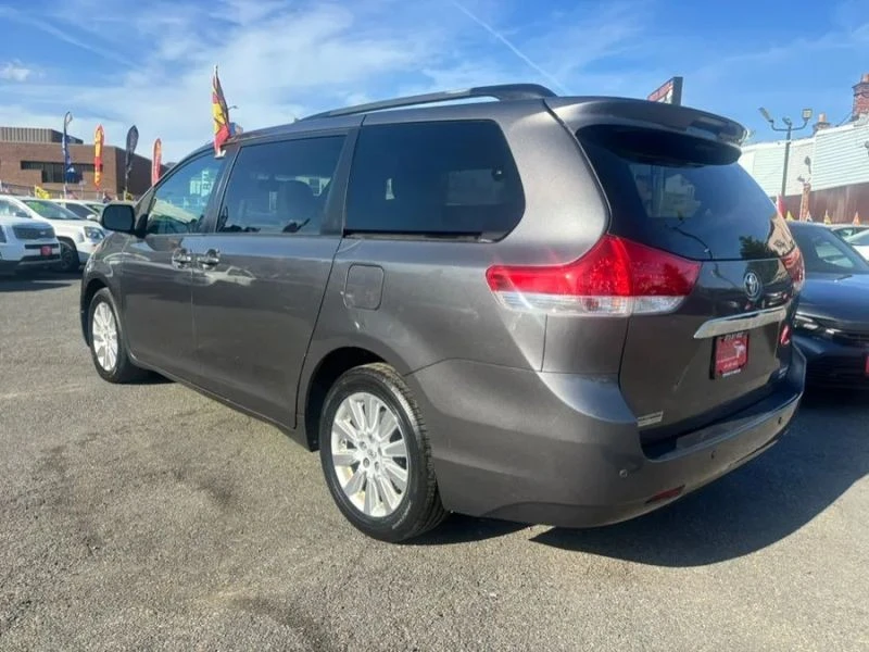 2014 Toyota Sienna 3rd Gen - Image 3 of 12