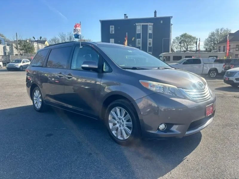 2014 Toyota Sienna 3rd Gen - Image 7 of 12
