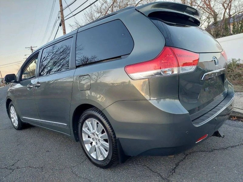 2014 Toyota Sienna 3rd Gen - Image 11 of 12