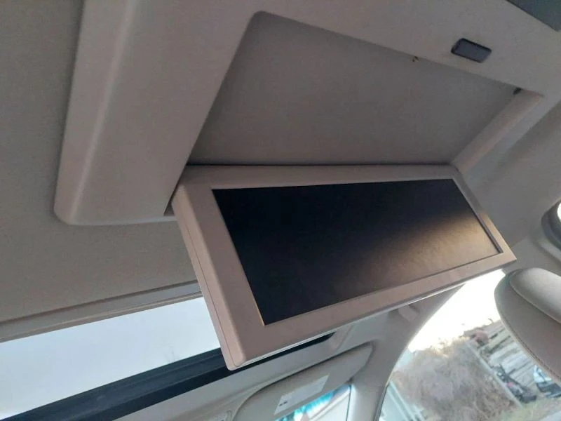 2014 Toyota Sienna 3rd Gen - Image 5 of 12