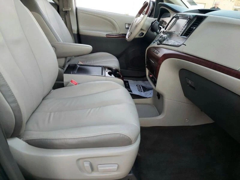 2014 Toyota Sienna 3rd Gen - Image 7 of 12