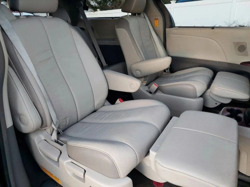 2014 Toyota Sienna 3rd Gen - Image 8 of 12