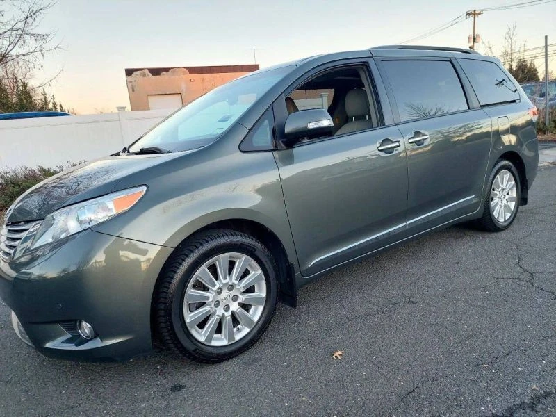 2014 Toyota Sienna 3rd Gen - Image 10 of 12