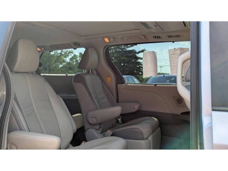 2014 Toyota Sienna 3rd Gen - Image 8 of 11