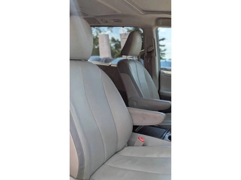 2014 Toyota Sienna 3rd Gen - Image 9 of 11