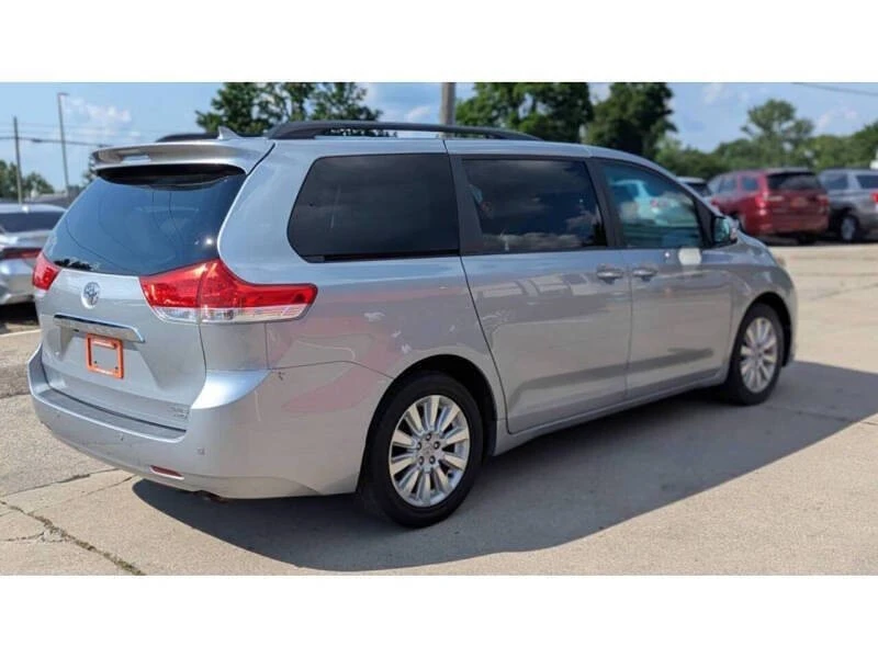 2014 Toyota Sienna 3rd Gen - Image 3 of 11