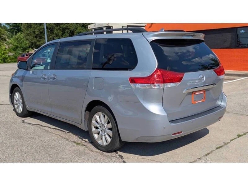 2014 Toyota Sienna 3rd Gen - Image 4 of 11