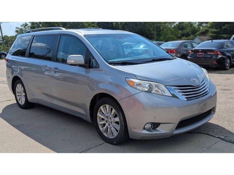 2014 Toyota Sienna 3rd Gen - Image 2 of 11