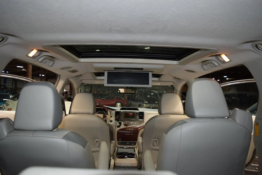 2014 Toyota Sienna 2nd Gen - Image 16 of 21