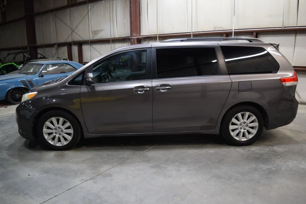 2014 Toyota Sienna 2nd Gen - Image 4 of 21