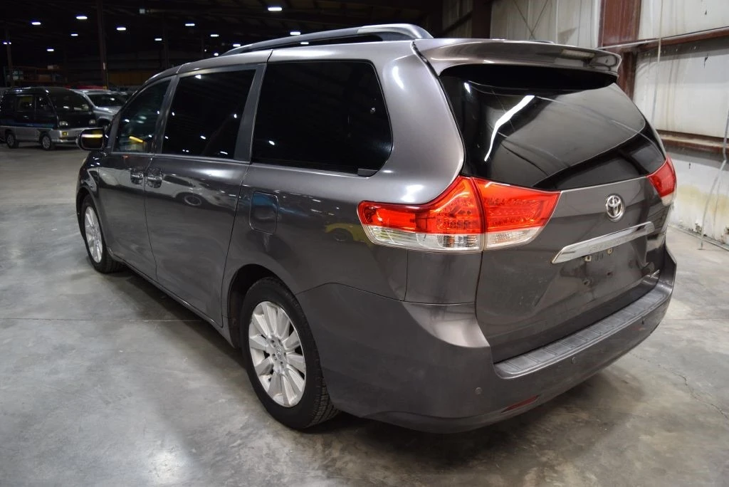 2014 Toyota Sienna 2nd Gen - Image 5 of 21