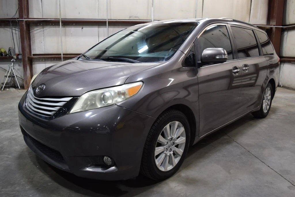 2014 Toyota Sienna 2nd Gen - Image 3 of 21