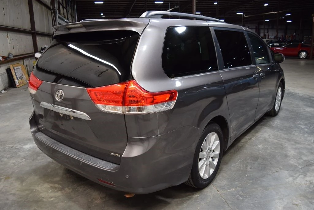 2014 Toyota Sienna 2nd Gen - Image 8 of 21